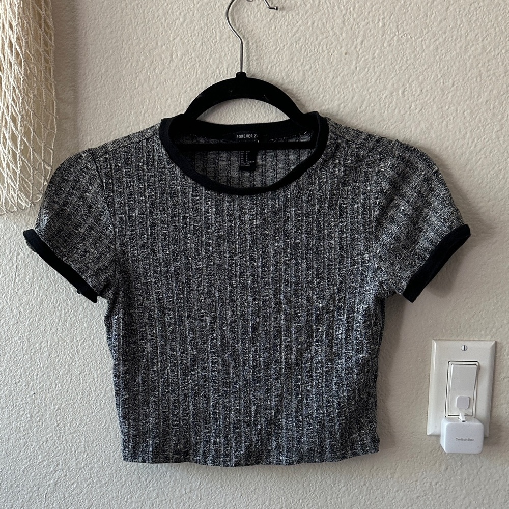 Forever 21 Black and Gray Ribbed Crop Top